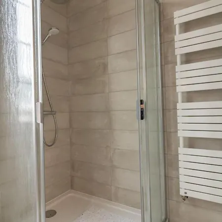 Domaine De La Menardiere Bed & Breakfast Berat