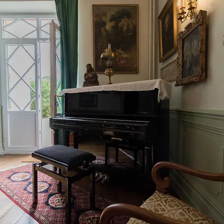 Domaine De La Menardiere Bed & Breakfast 3*