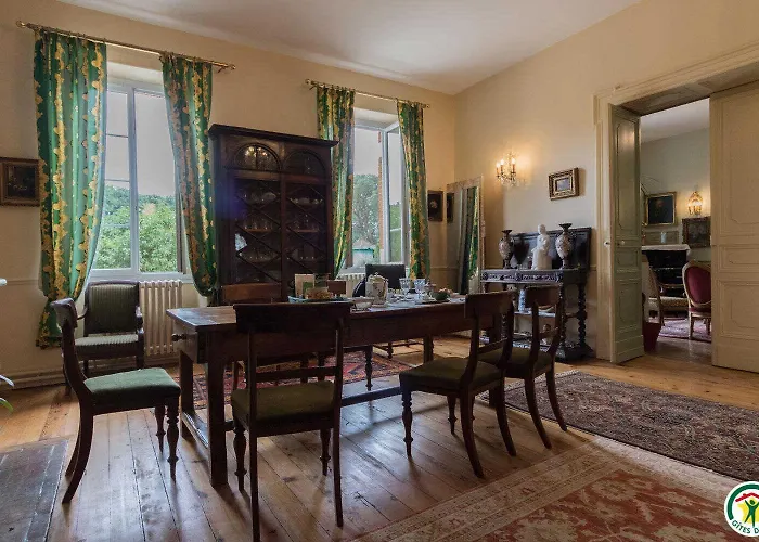 Oda ve Kahvaltı Domaine De La Menardiere 3*