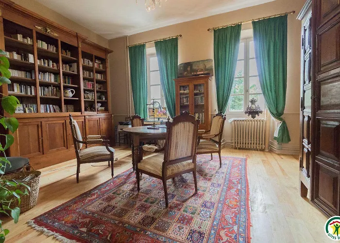 Oda ve Kahvaltı Domaine De La Menardiere 3*